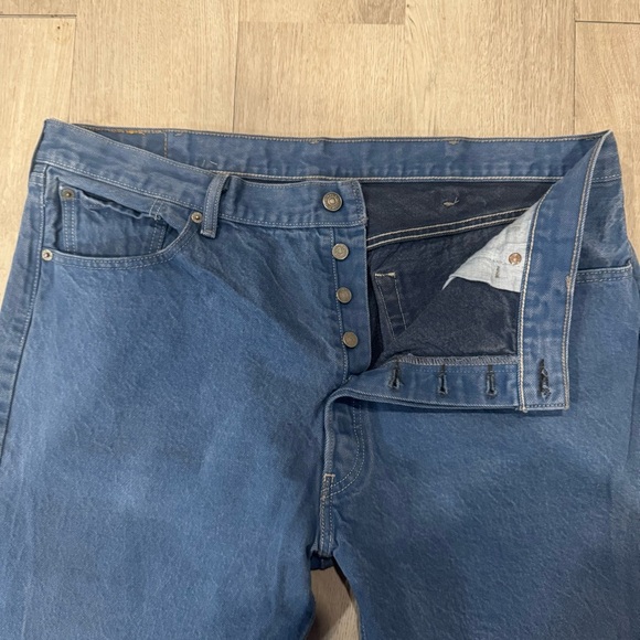 Levi's 501 Men's Jeans 42x32 Blue Denim, Button Fly, Regular Straight, Mid-Rise - Picture 2 of 6